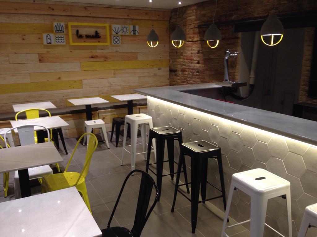 那不勒斯阿奎拉公寓酒店 巴塞罗那 外观 照片